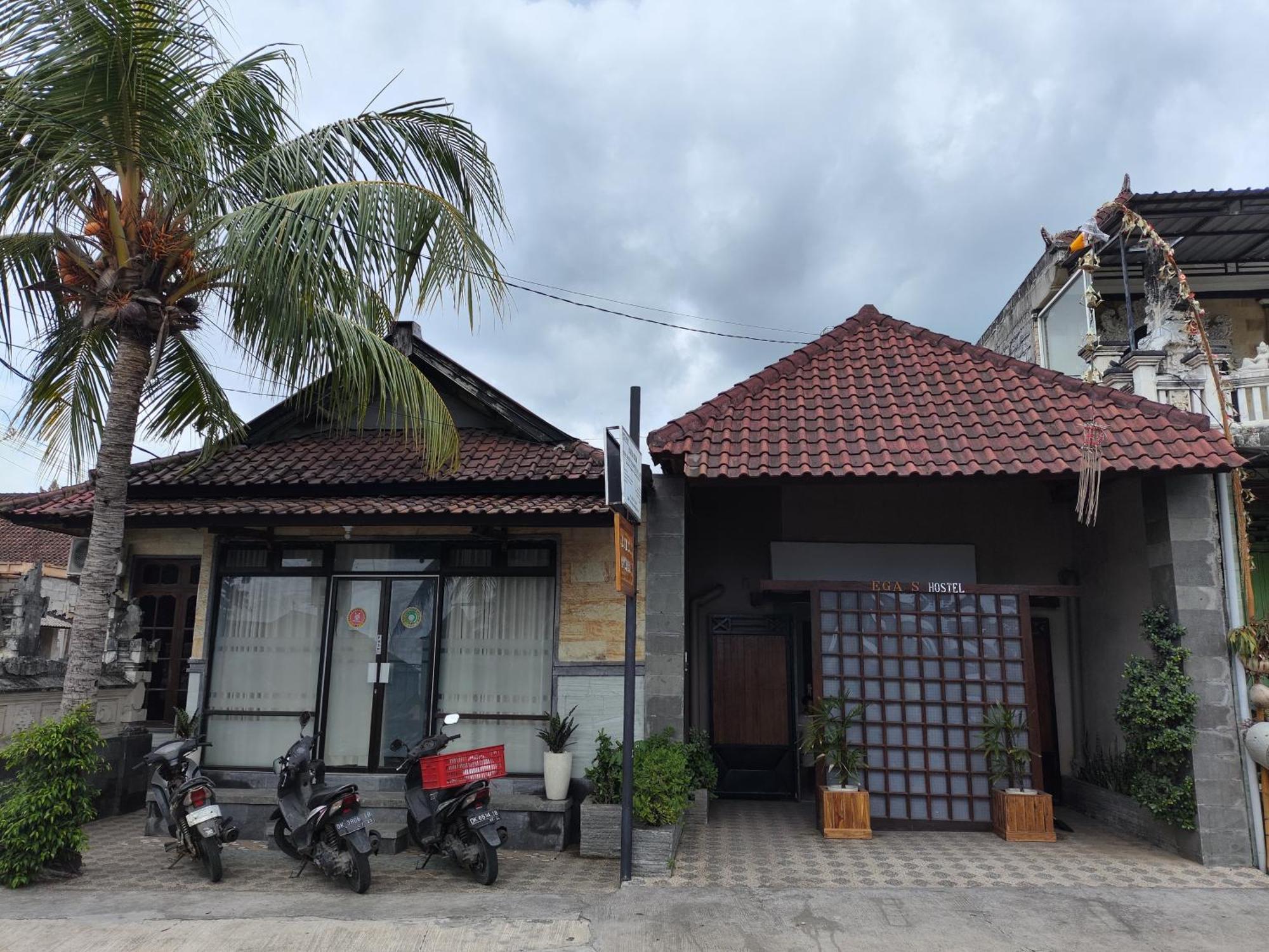Ega S Hostel Batununggul Esterno foto
